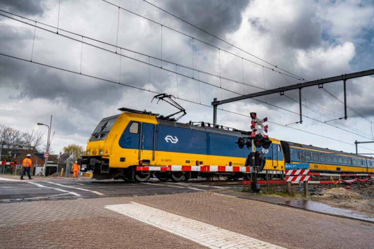 Hoe het CBR en Vera Bergkamp Haagse  rij-instructeur treinschade van 5 miljoen in de schoenen schoof....